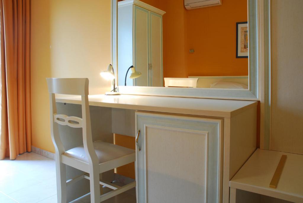 Hotel Michelangelo Teramo Phòng bức ảnh